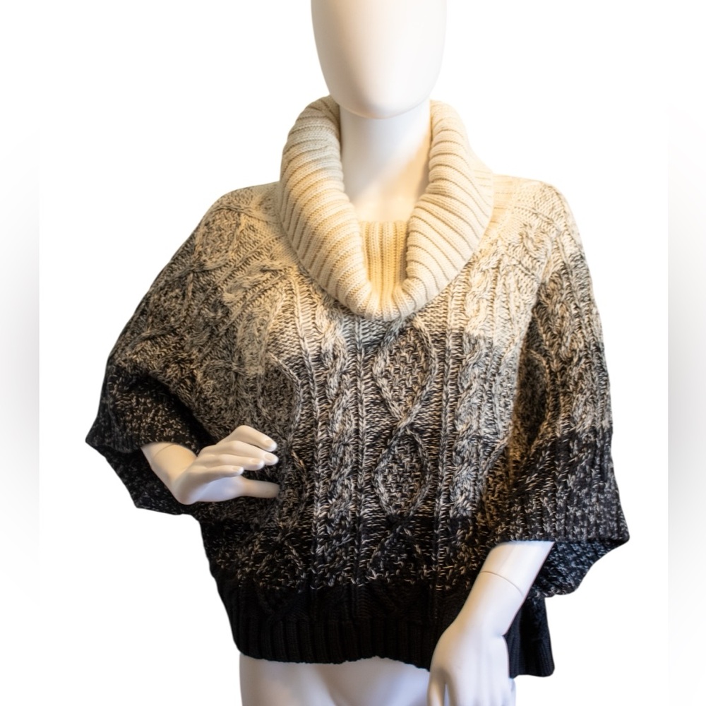Alice & Olivia Florence Chunky Knit Turtleneck
Ombre Women's Sweater Size S/M